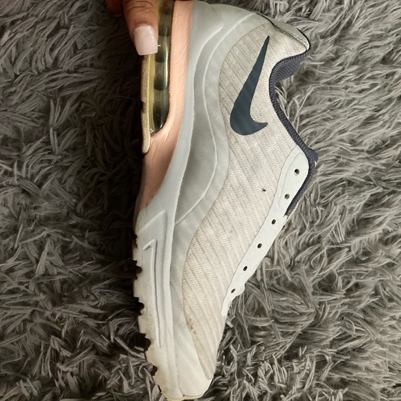 Gray and Pink Nike Air Size 10 in Womens Barely Worn in fair condition - Picture 3 of 8